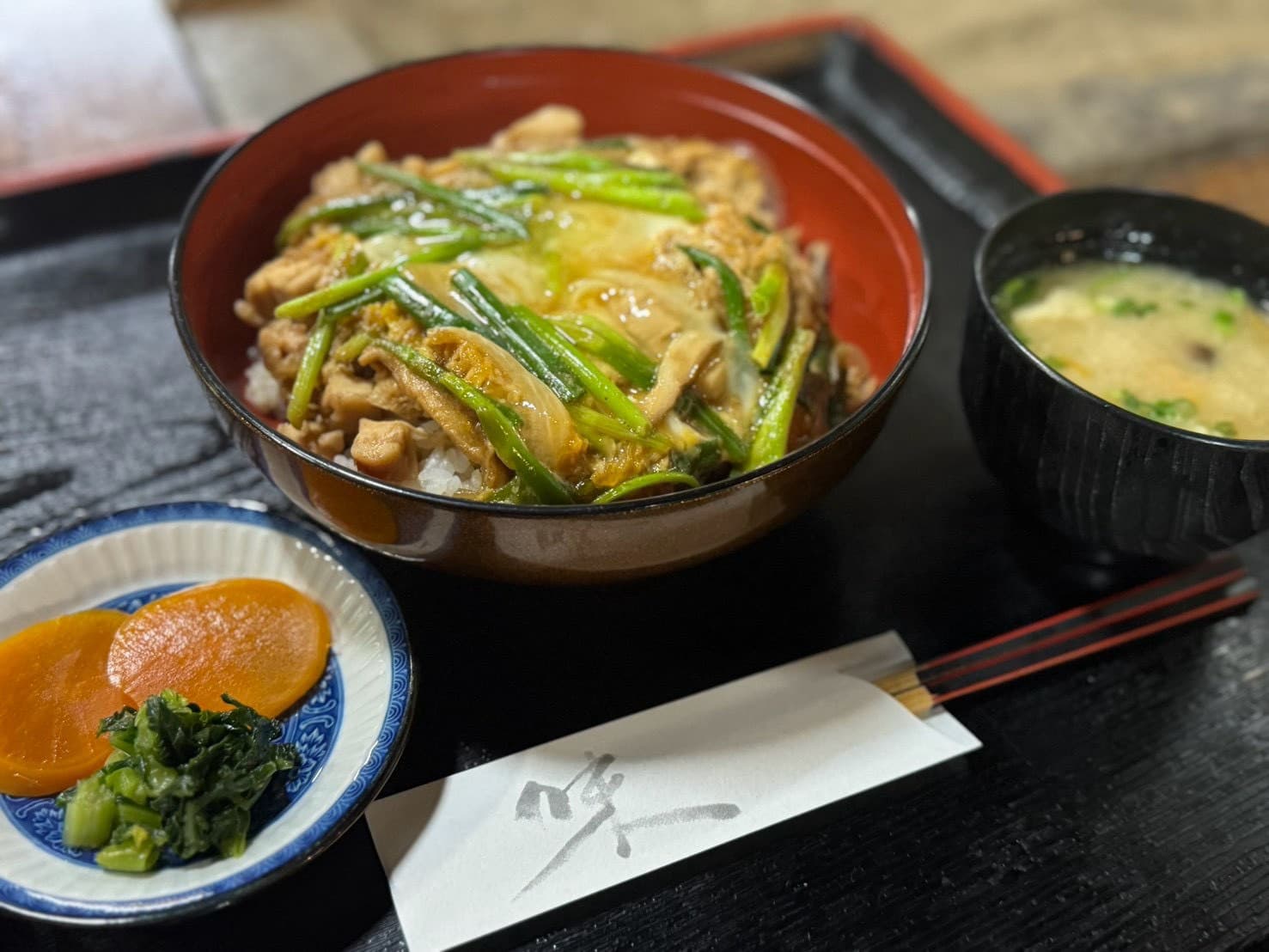旅の湯の食事処で提供する親子丼